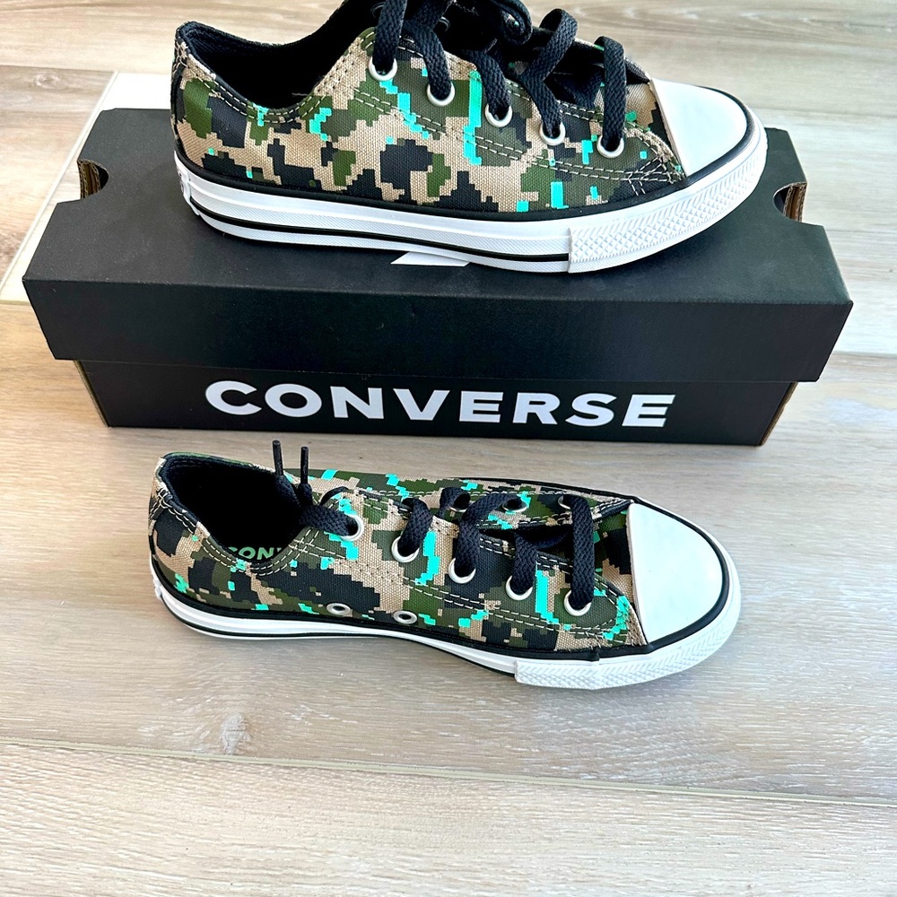 Converse kids Minecraft “Ox” sneaker, kids size1, brand new in box